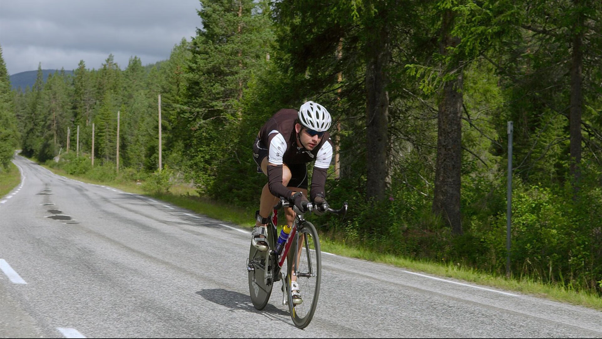开云体育在线登入-_极地探险骑行：挑战北极圈的冷酷极限_，极地徒步