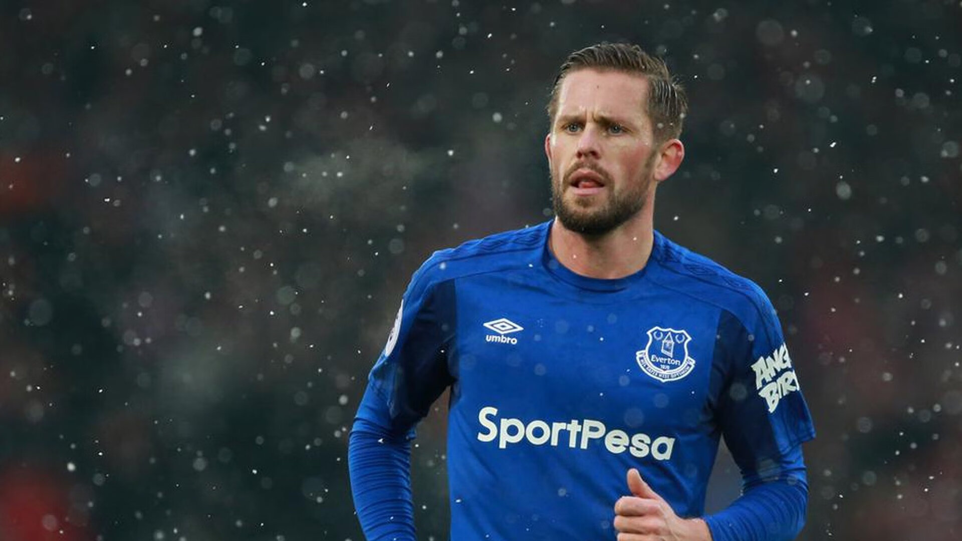 库里逆天远投：每一粒三分都成为比赛的转折点！，库里投超远三分视频