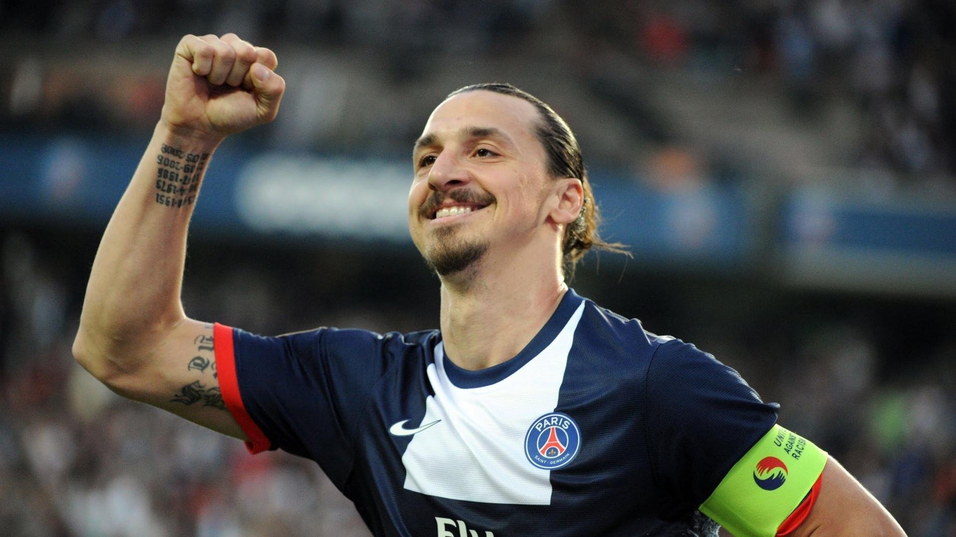 足球裁判员选拔进入校园推广阶段，足球裁判员入场程序